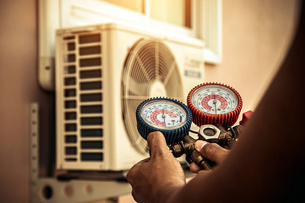 Professional Hvac technician working in El Dorado, AR